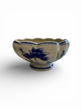 Vintage Blue and White Floral porcelain planter/Bowl 1990’s excellent condition